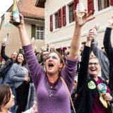 La joie a envahi les participants à ce record du monde. KEYSTONE/VALERIE BAERISWYL